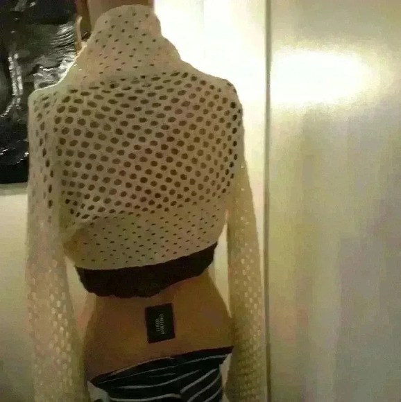 NWNT Oxygen crochet cream acrylic beach coverup shrug  long sleeve sweater 1 - Picture 4 of 7